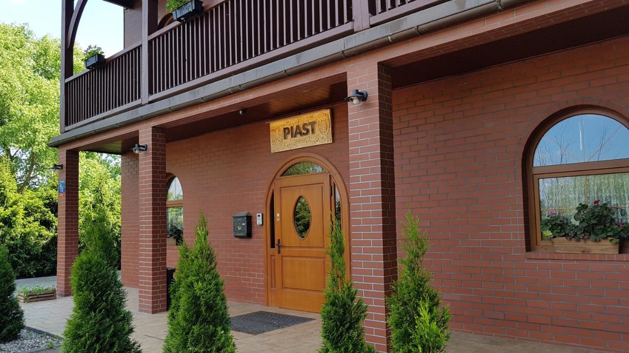 Gosciniec Piast Pokoje I Camper Park Brzezno  Exterior foto
