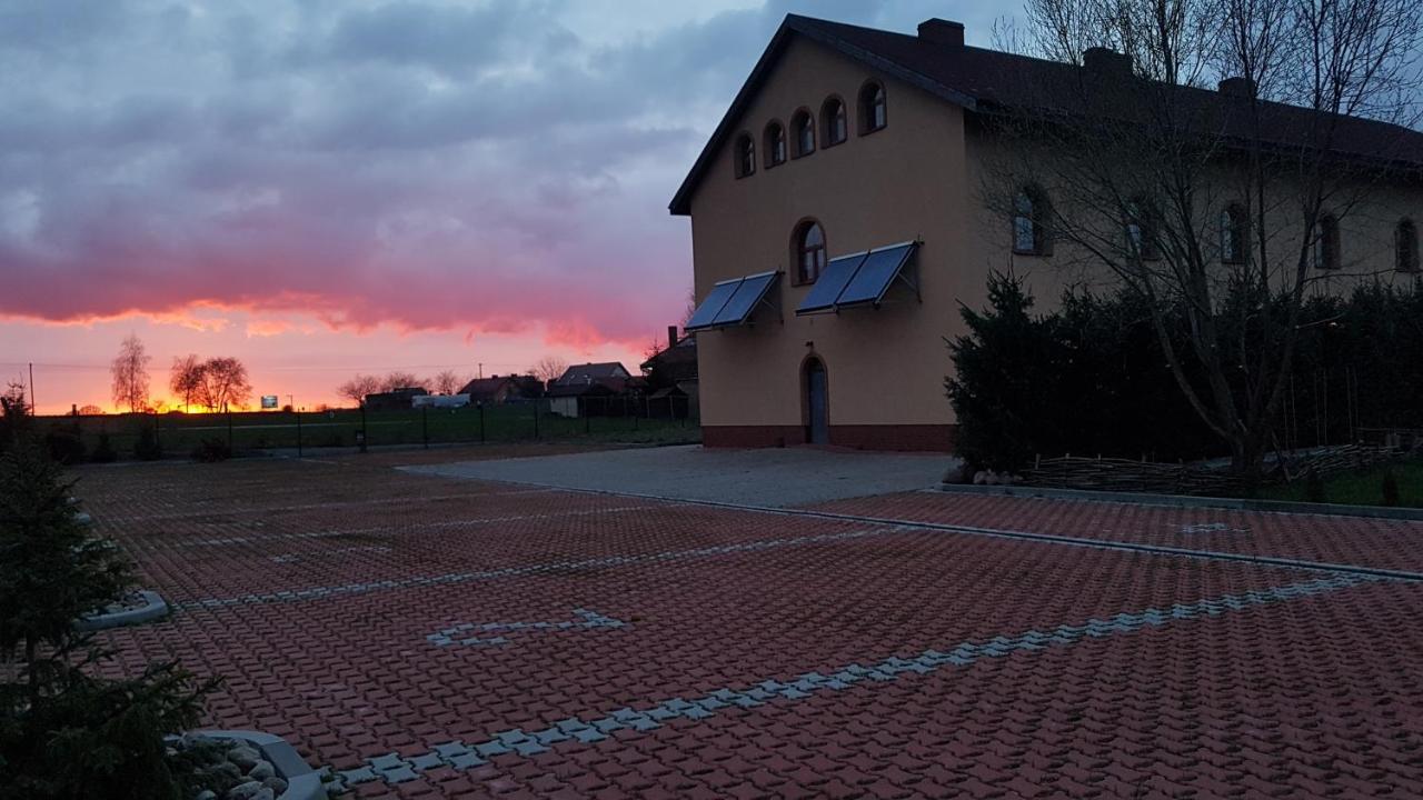 Gosciniec Piast Pokoje I Camper Park Brzezno  Exterior foto