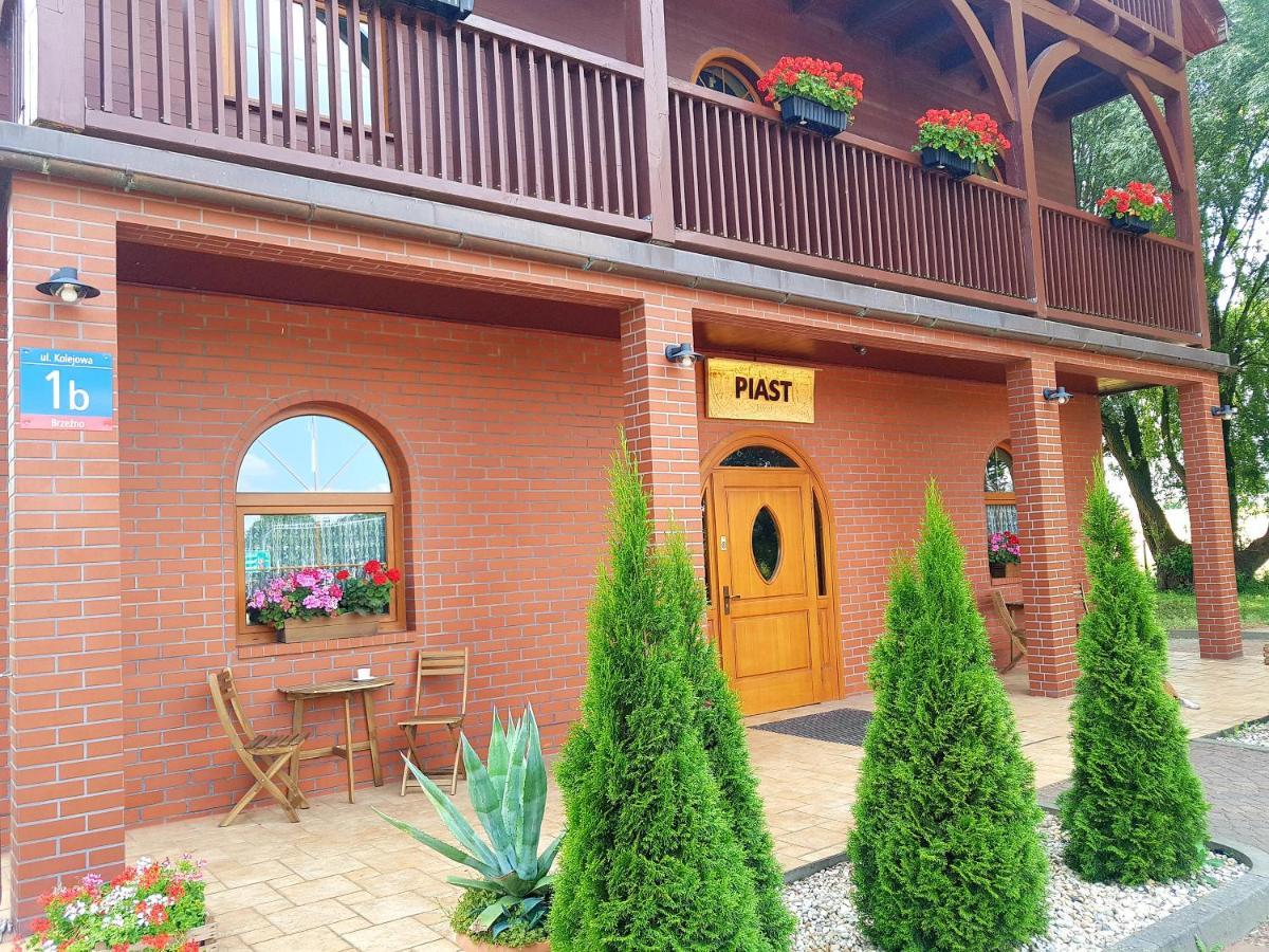 Gosciniec Piast Pokoje I Camper Park Brzezno  Exterior foto